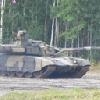ロシア陸軍の新型戦闘車「アルマータ」の戦車型 (T-14) と重歩兵戦闘車型 (T-15) が引き渡し